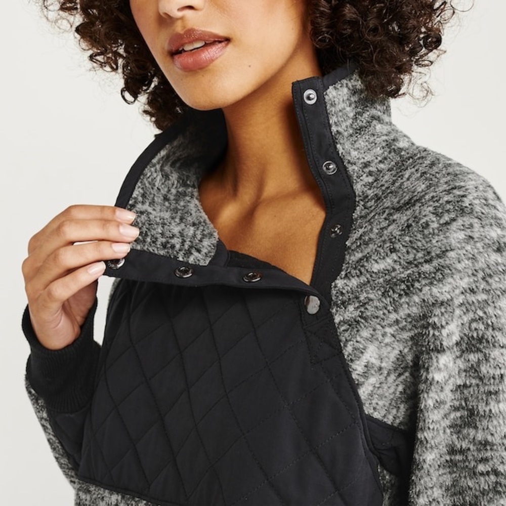 Abercrombie & Fitch asymmetrical snap fleece